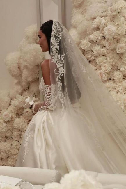 Robe de mariée blanche élégante en tulle, ligne A, décolleté arrondi, sans manches, ornée d'appliques