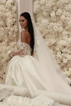 Robe de mariée blanche élégante en tulle, ligne A, décolleté arrondi, sans manches, ornée d'appliques