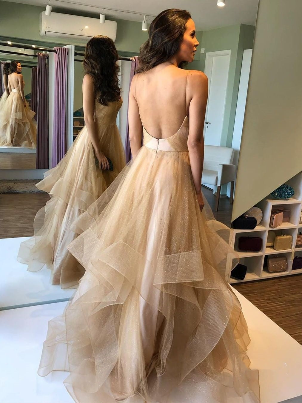 Robes de bal longues élégantes en tulle bouffant, dos nu, en ligne A avec col en V