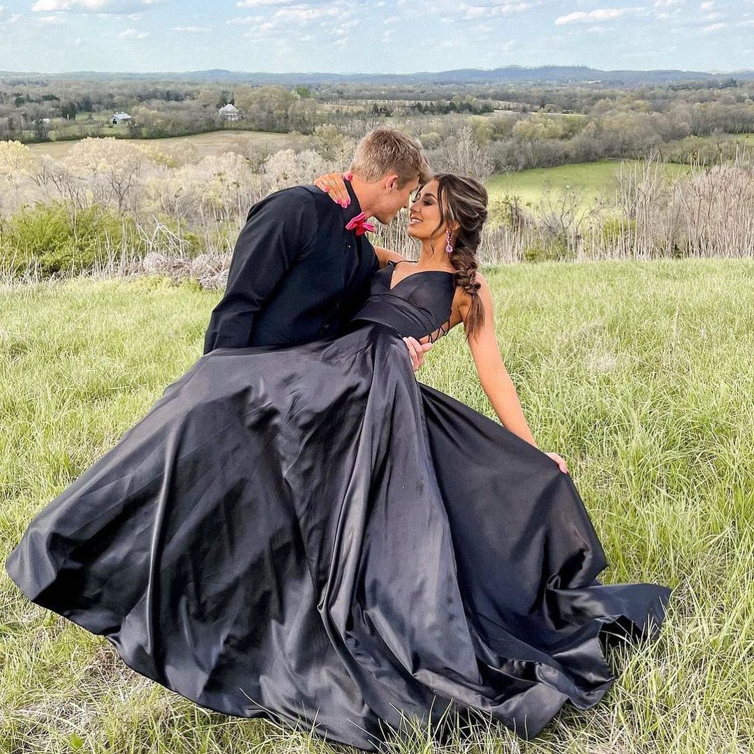 Robes de bal longues élégantes noires en ligne A à col en V avec poches