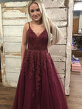 Robe de bal formelle élégante bordeaux longue en ligne A avec col en V et dos ouvert en tulle et dentelle