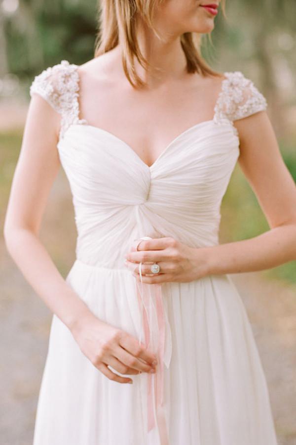 Vestido de Noiva Elegante com Mangas Curtas em Chiffon e Decote Coração