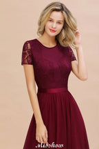Elegantes Kleid aus Chiffon mit Spitzenbesatz, kurzen Ärmeln, bodenlangem A-Linien-Schnitt für Brautjungfern
