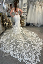 Robe de mariée blanche élégante à colonne, sans manches, à fines bretelles en dentelle, avec traîne et applications