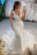 Robe de mariée blanche élégante à colonne, sans manches, à fines bretelles en dentelle, avec traîne et applications