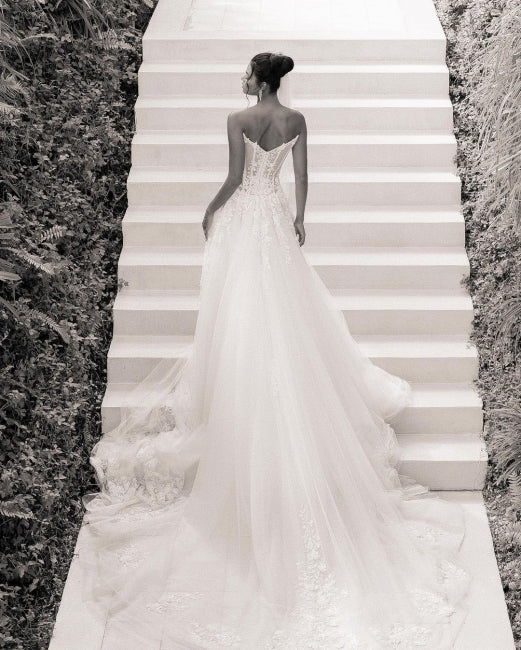 Elegantes vestidos de novia de diseño con apliques de encaje en forma de A 