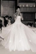 Elegantes vestidos de novia de diseño con apliques de encaje en forma de A 
