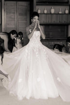Elegantes vestidos de novia de diseño con apliques de encaje en forma de A 