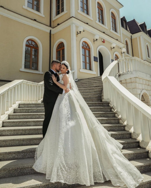 Vestidos de Noiva Elegantes e Bonitos em Creme, Corte em A, com Renda
