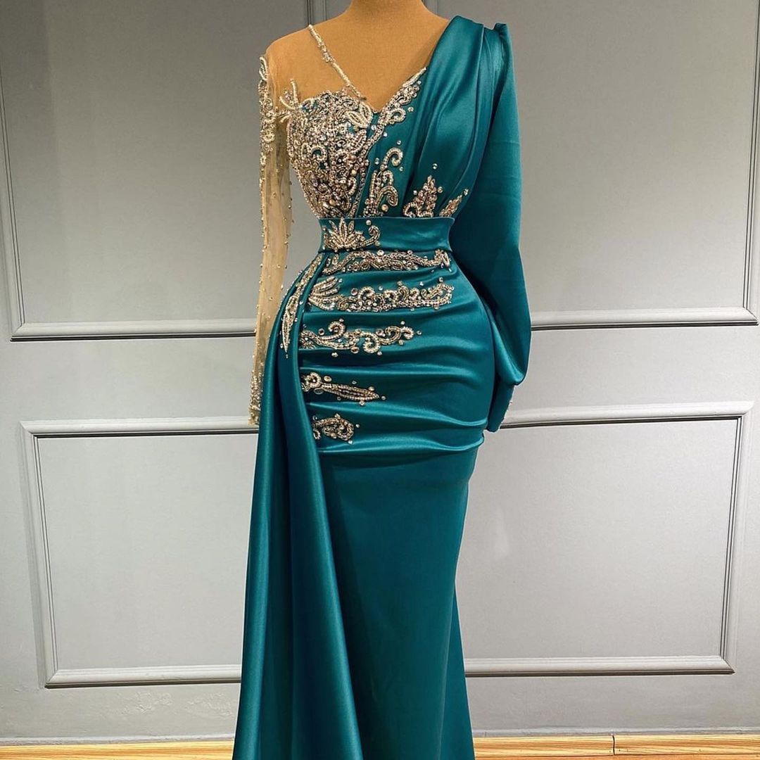 Robe de soirée élégante longue jusqu'au sol avec manches pour bal de fin d'année