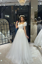 Elegante vestido de novia de tul con escote en forma de A, mangas cortas y escote en forma de corazón