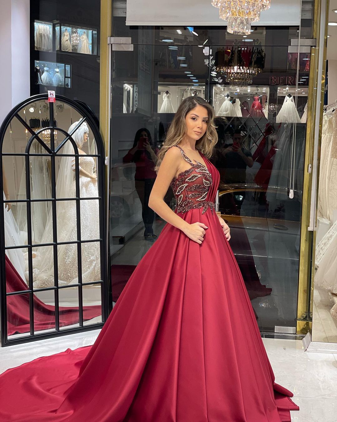 Vestido de Noiva Elegante em Cetim, Comprimento ao Chão, Decote Coração, Sem Mangas, Corte em A com Folhos