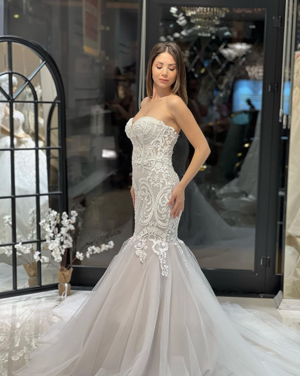 Robe de mariée élégante longue jusqu'au sol, bustier en cœur, sans manches, sirène en dentelle avec applications