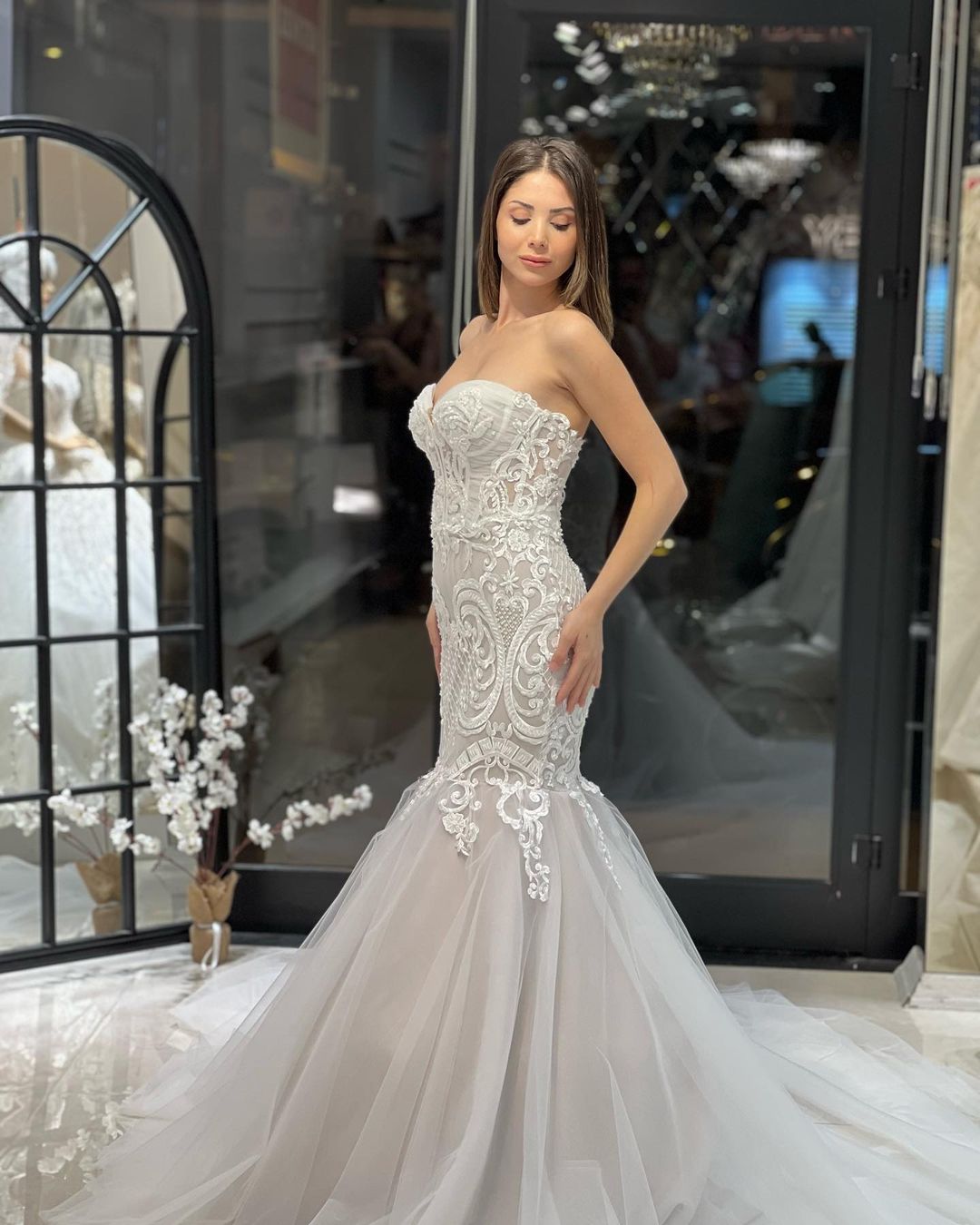 Robe de mariée élégante longue jusqu'au sol, bustier en cœur, sans manches, sirène en dentelle avec applications