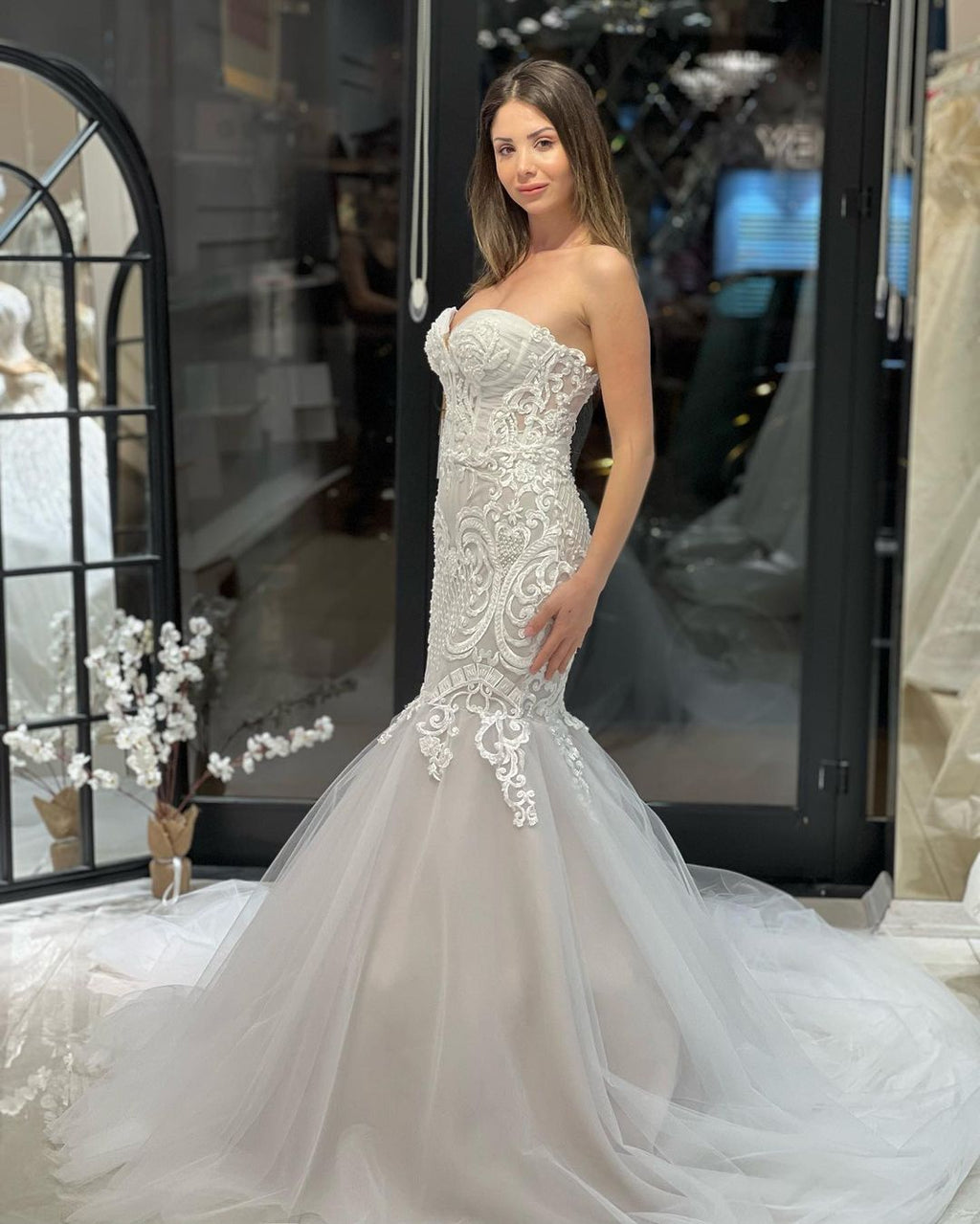 Robe de mariée élégante longue jusqu'au sol, bustier en cœur, sans manches, sirène en dentelle avec applications