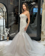 Robe de mariée élégante longue jusqu'au sol, bustier en cœur, sans manches, sirène en dentelle avec applications
