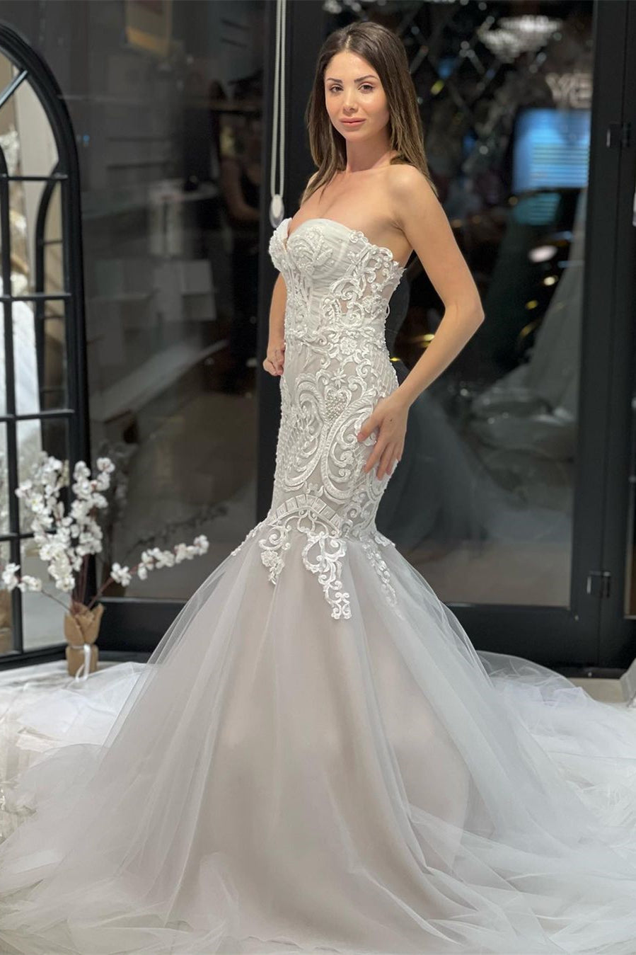 Robe de mariée élégante longue jusqu'au sol, bustier en cœur, sans manches, sirène en dentelle avec applications