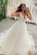 Vestido de Noiva Elegante em Tule, Comprimento ao Chão, Decote em V, Sem Mangas, Corte em A, com Apliques