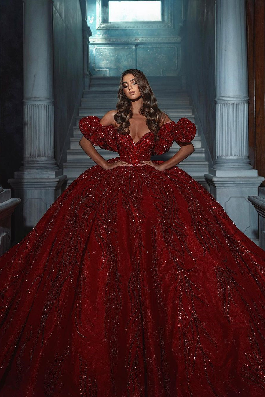 Vestido de Noiva Elegante Comprido até ao Chão com Decote em V, Sem Mangas, Ombros Descobertos, Corte em A, com Lantejoulas e Folhos