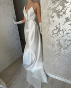 Vestido de Cerimónia Elegante em Cetim, Comprimento ao Chão, Sem Mangas e com Decote em V