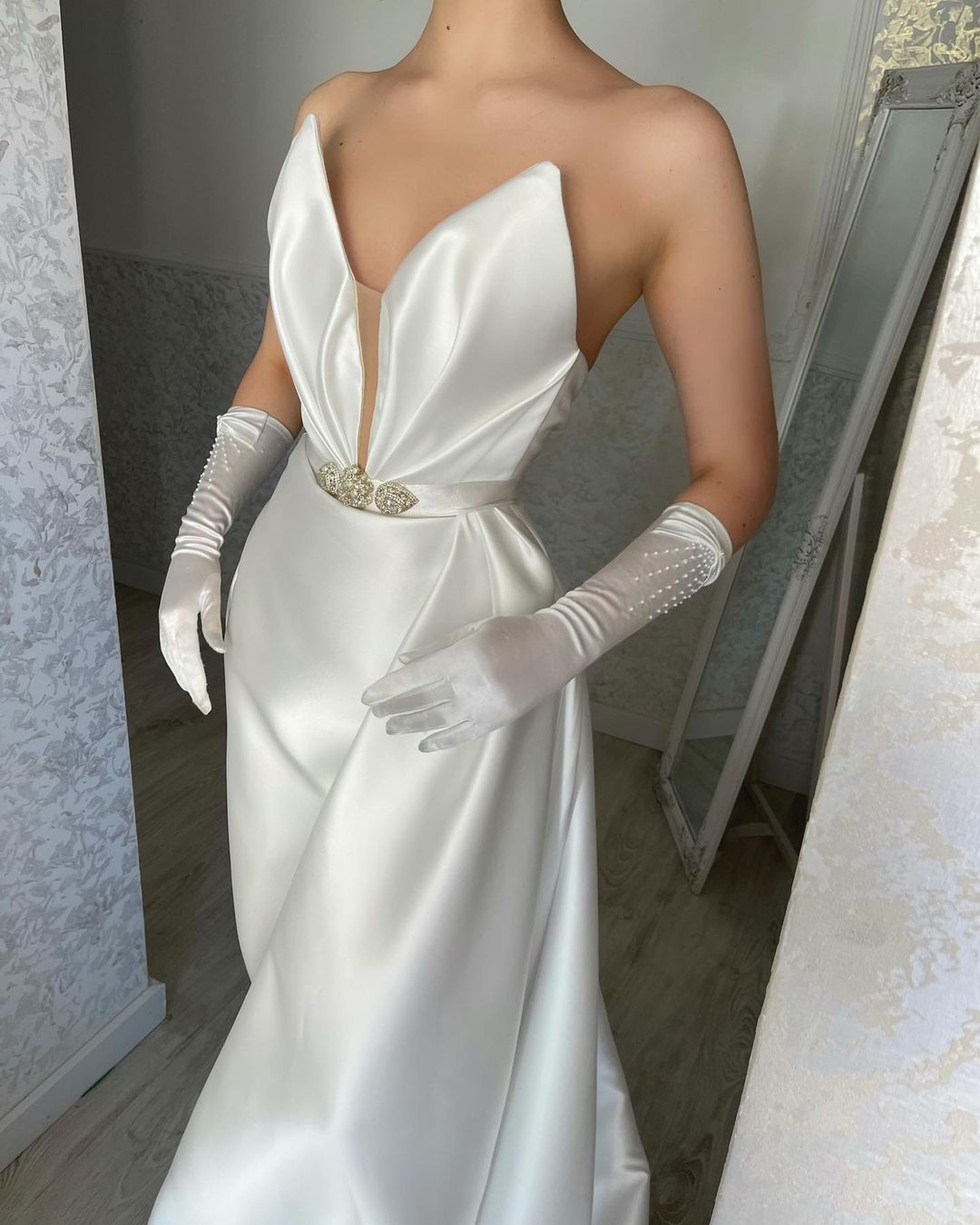 Vestido de Cerimónia Elegante em Cetim, Comprimento ao Chão, Sem Mangas e com Decote em V