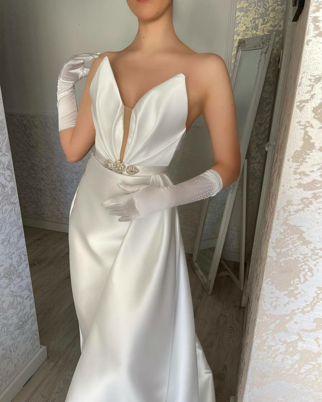 Vestido de Cerimónia Elegante em Cetim, Comprimento ao Chão, Sem Mangas e com Decote em V