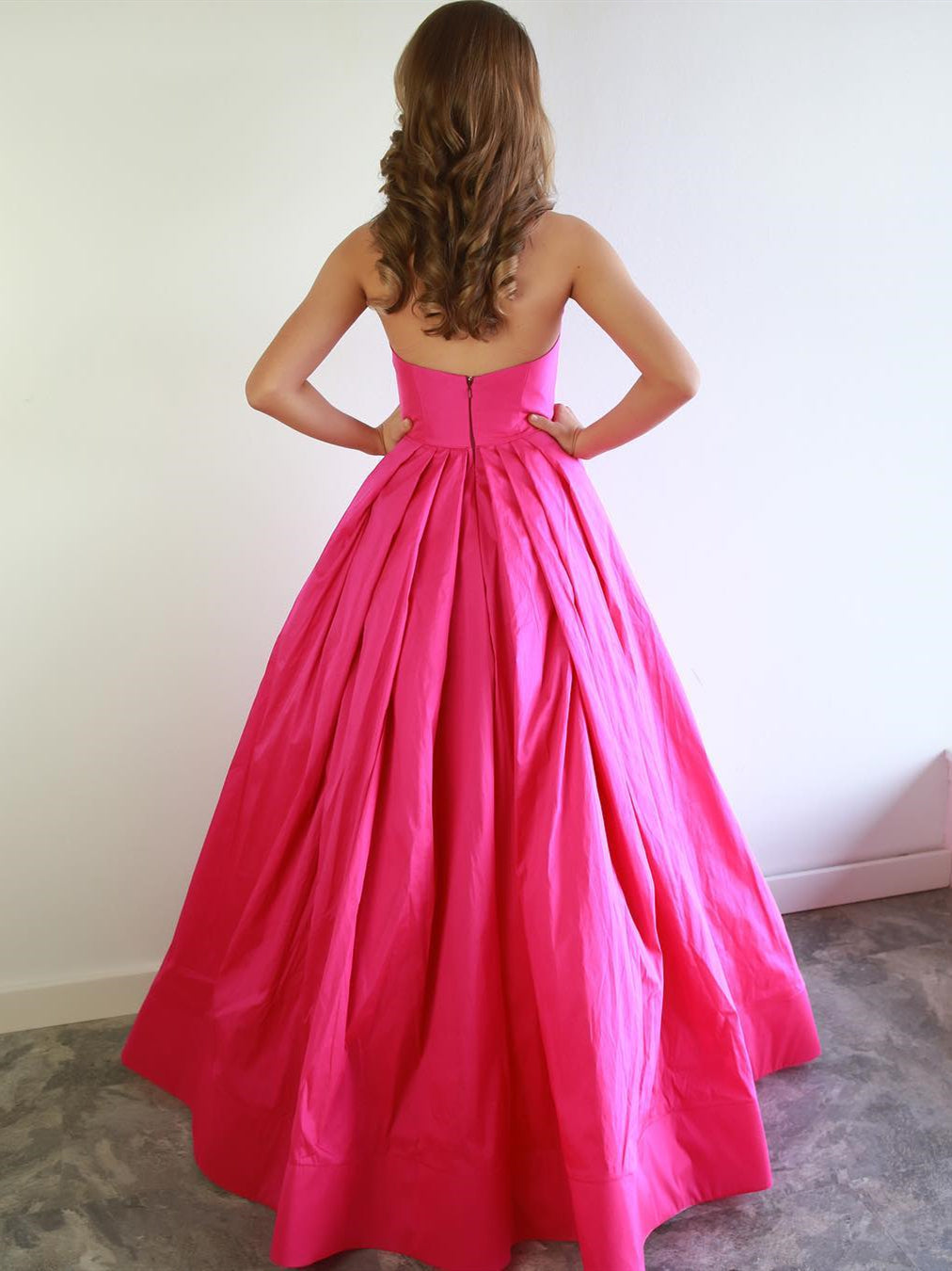 Elegantes Fuchsia Langes A-Linie Herzausschnitt Satin Abschlussballkleid