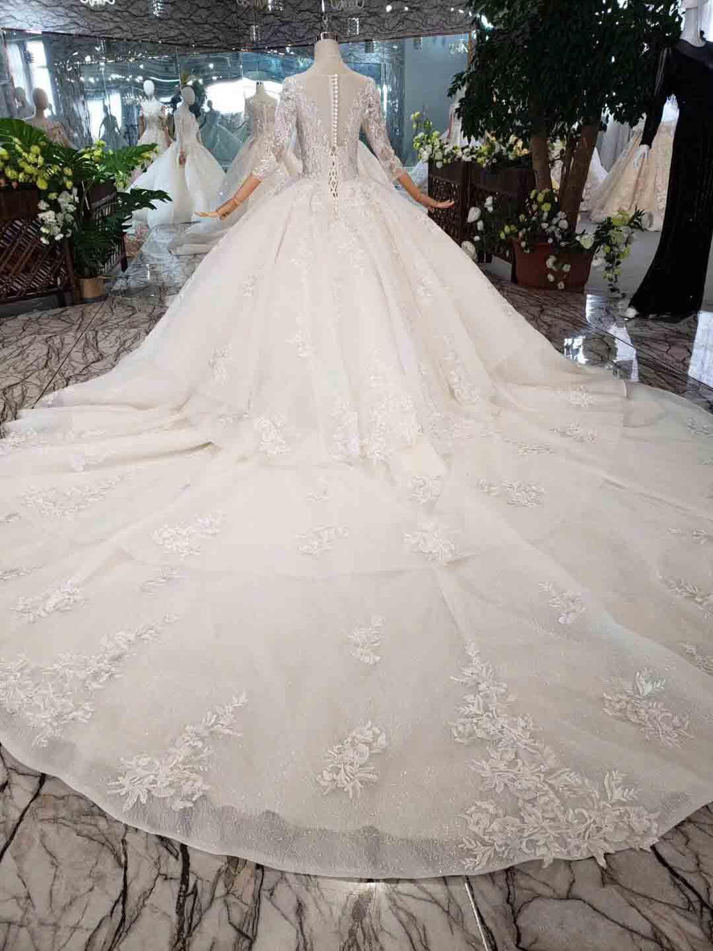 Elegant Half Sleeves Ball Gown Lace Layer Wedding Dress