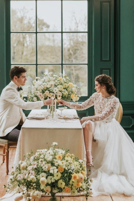 Robes de mariée élégantes en tulle à dentelle à ourlet haut-bas avec manches longues