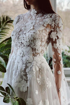 Robe de mariée élégante à col montant, manches longues, coupe évasée, en dentelle avec traîne chapelle