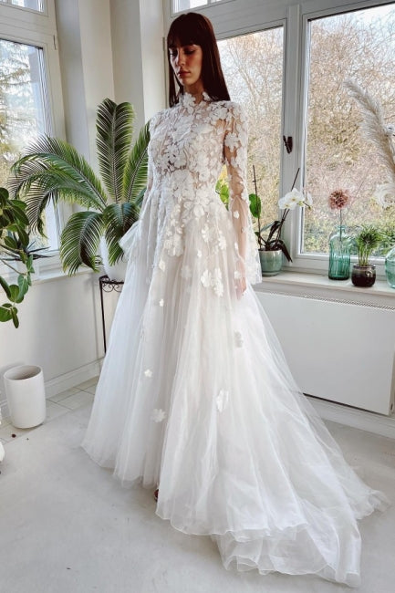 Robe de mariée élégante à col montant, manches longues, coupe évasée, en dentelle avec traîne chapelle