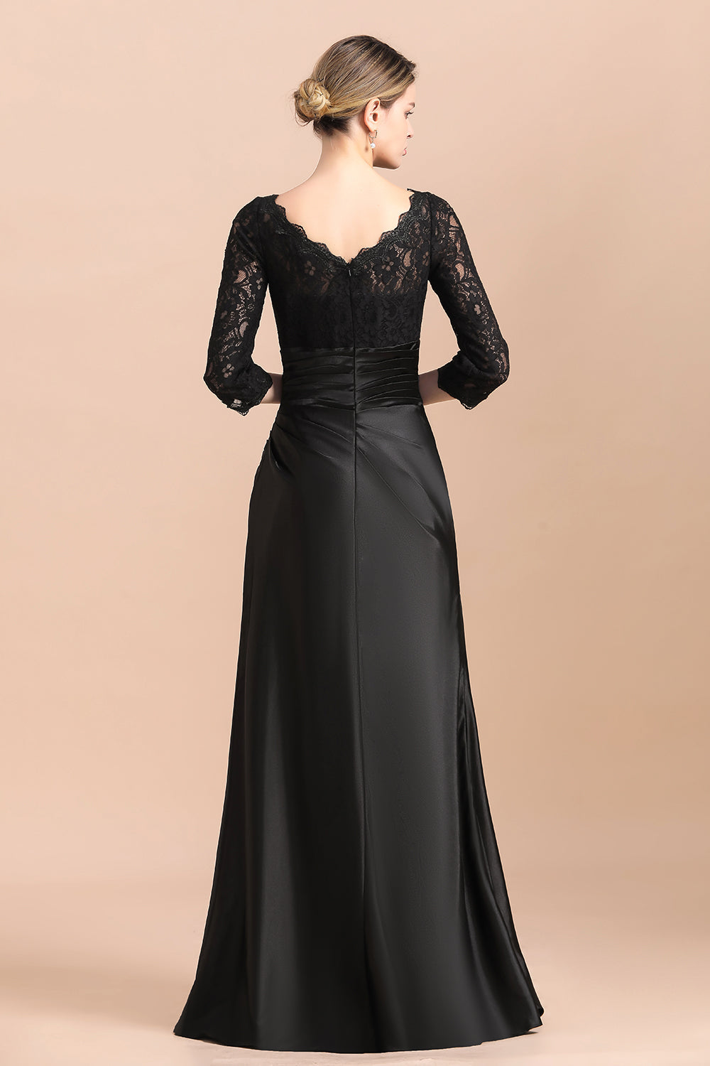 Vestido de Mãe da Noiva Elegante com Rendas de Cetim Pretas, Folhos e Mangas 3/4 à Venda