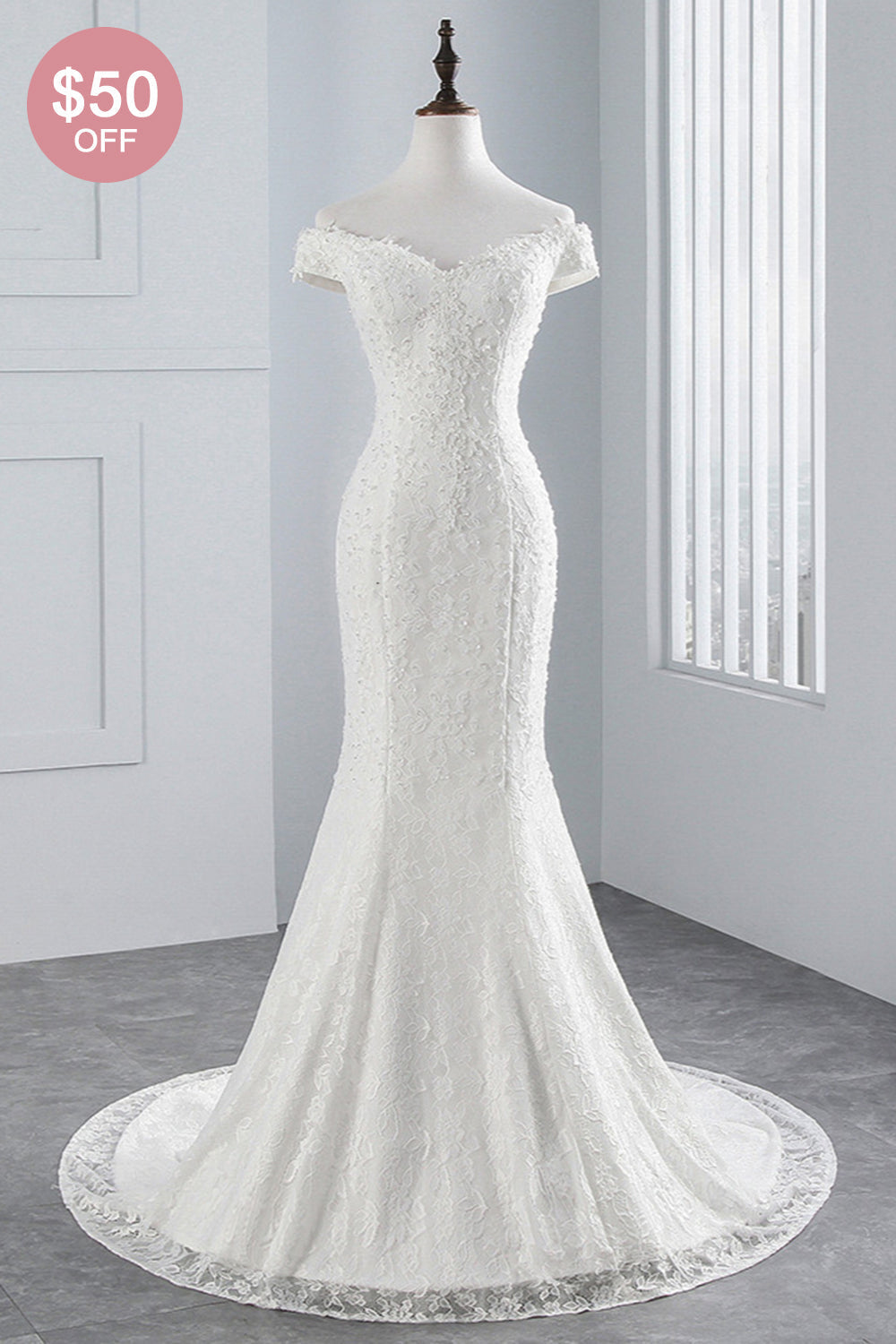 Vestido de noiva elegante de renda branca com ombro de fora e sereia