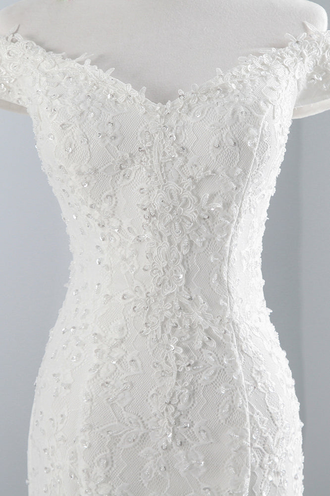 Vestido de noiva elegante de renda branca com ombro de fora e sereia