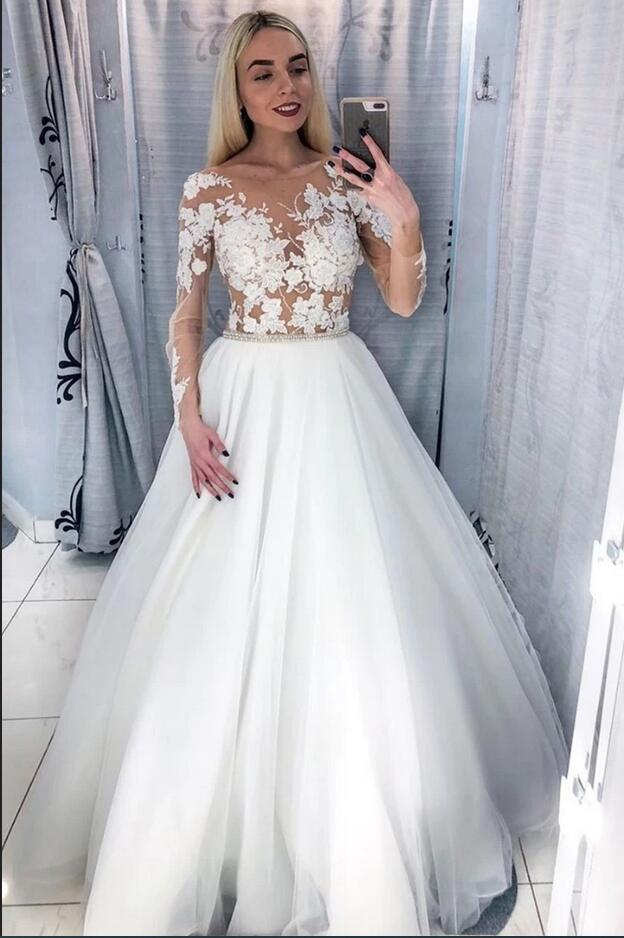 Abito da sposa elegante lungo a linea ad A con scollo a barca, applicazioni in pizzo e tulle, con maniche
