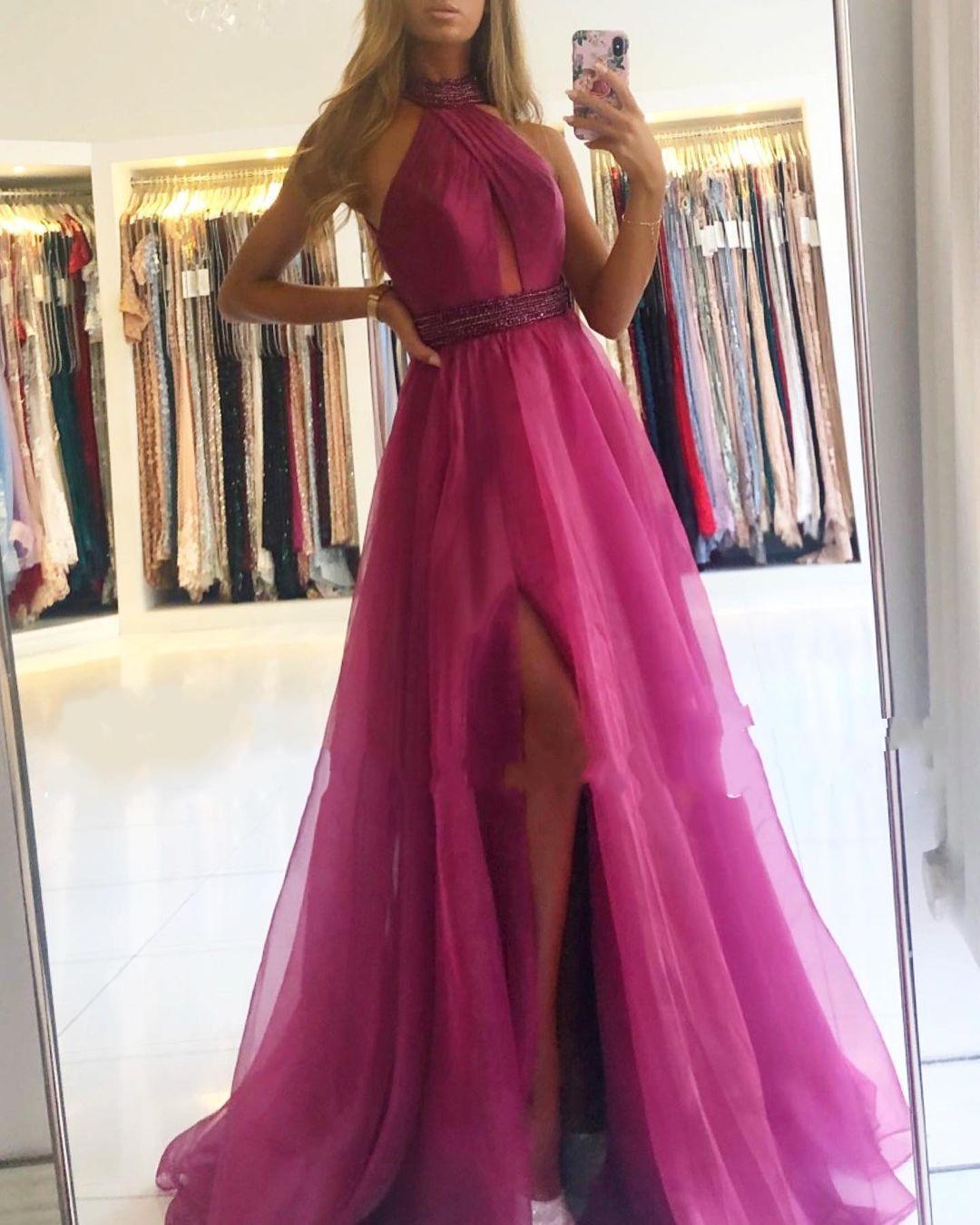 Robe de bal élégante longue en tulle à jupe évasée avec col licou et fente