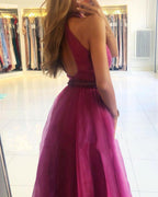 Robe de bal élégante longue en tulle à jupe évasée avec col licou et fente