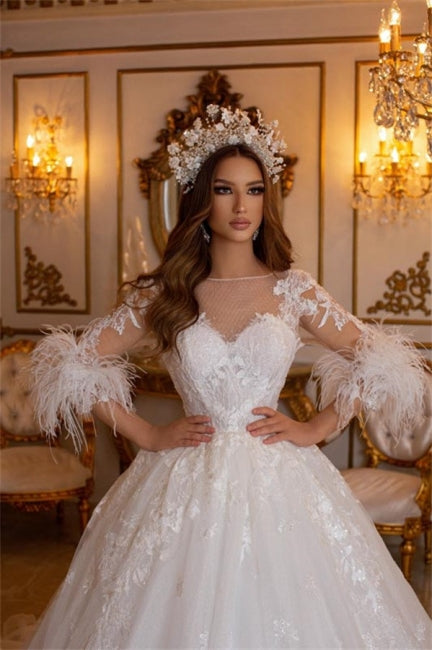 Elegante vestido de novia largo de tul con apliques de encaje y mangas en forma de A