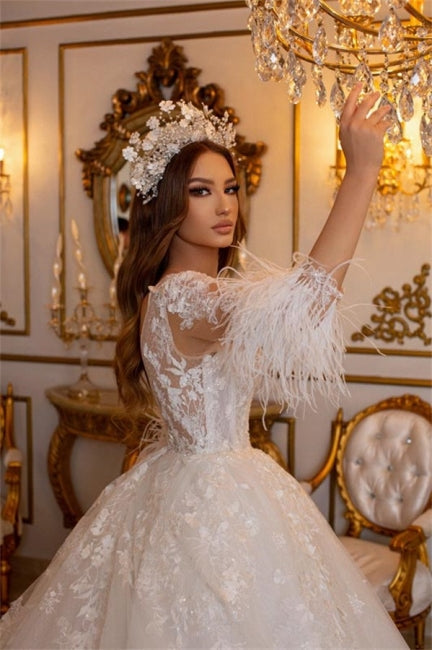 Elegante vestido de novia largo de tul con apliques de encaje y mangas en forma de A