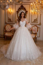 Elegante vestido de novia largo de tul con apliques de encaje y mangas en forma de A