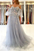 Robe de bal élégante longue en tulle, ligne A, décolletée épaules nues avec manches