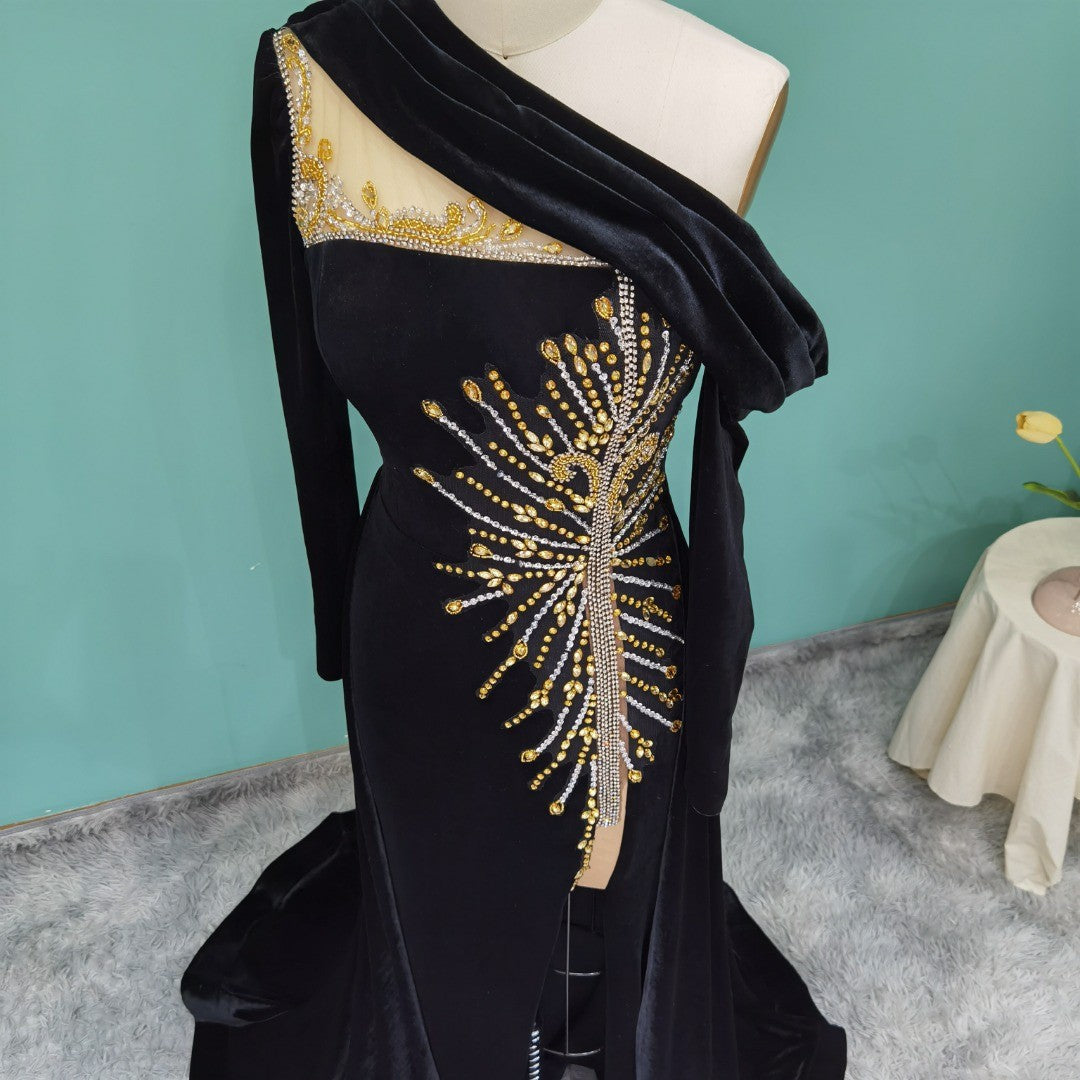 Robe de bal élégante longue en ligne A à une épaule avec perles et manches longues