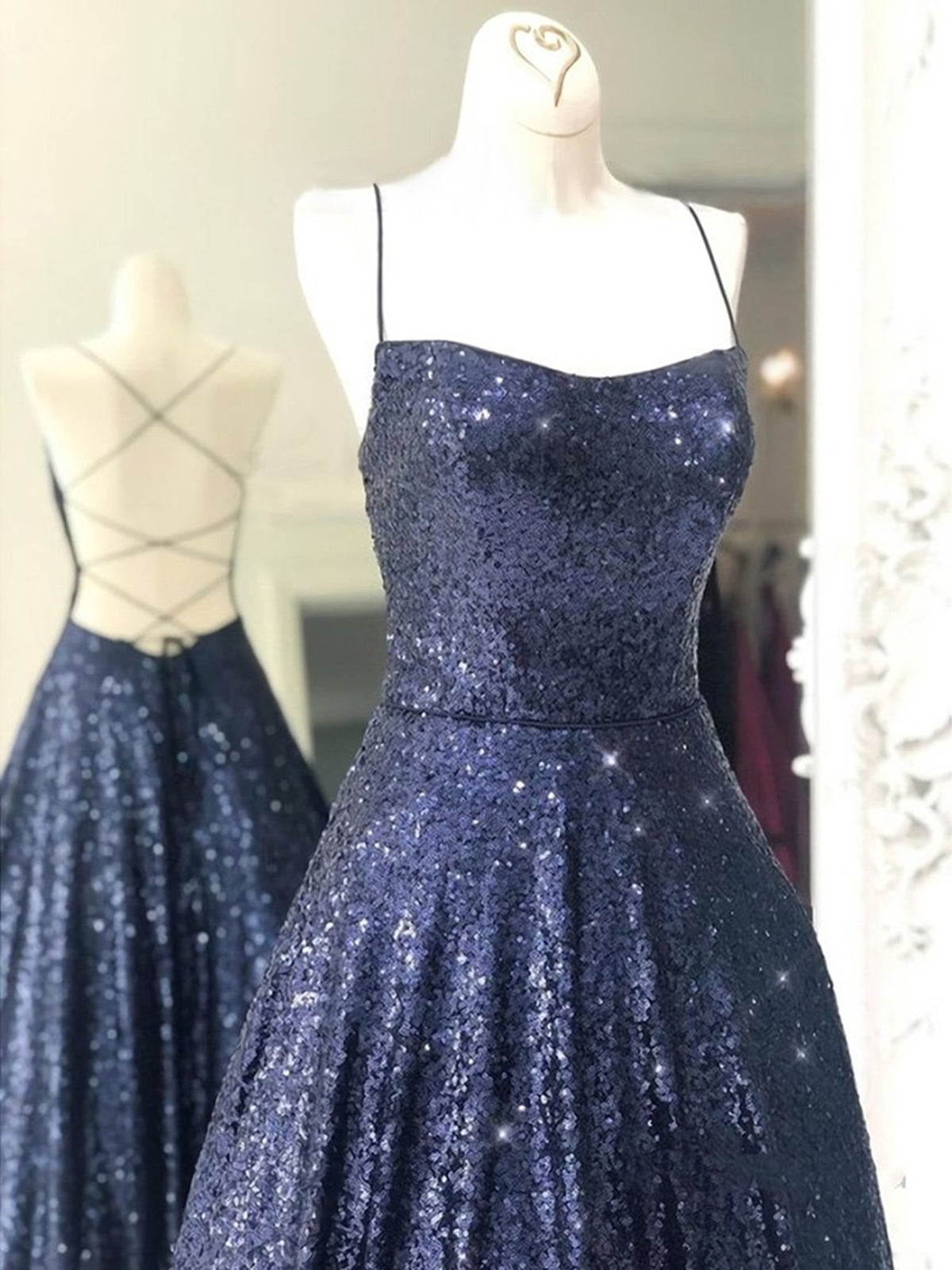 Robes de bal élégantes longues en ligne A, bustier sans bretelles, dos ouvert, ornées de paillettes