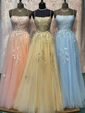 Elegante abito lungo a linea ad A senza spalline con sottili bretelle, perline, pizzo e tulle per ballo di fine anno