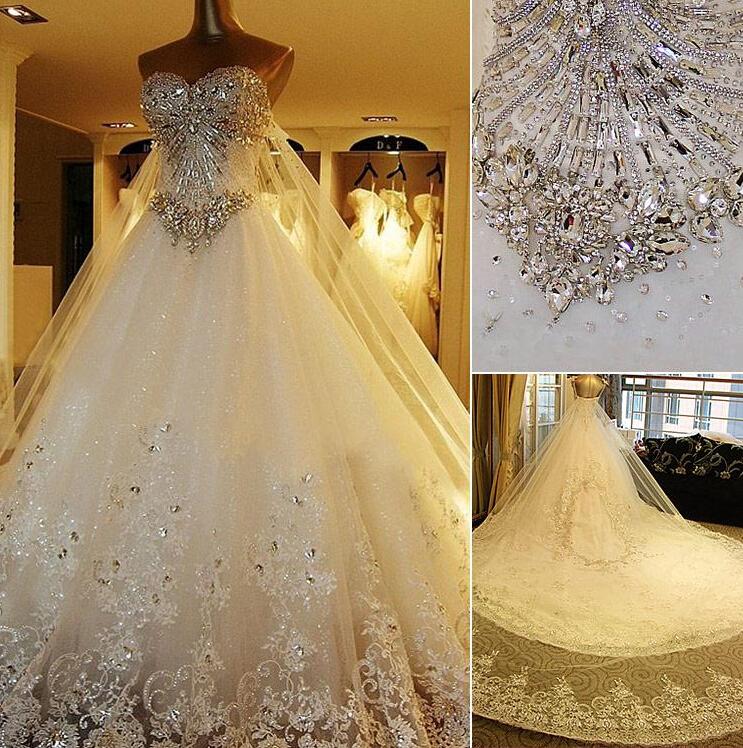 Vestido de Noiva Elegante Comprido em Linha A com Decote Coração, Aplicações e Bordados de Cristais