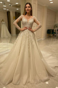 Elegante vestido de novia largo de corte A con escote en forma de corazón, apliques de encaje y mangas