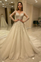 Elegante vestido de novia largo de corte A con escote en forma de corazón, apliques de encaje y mangas