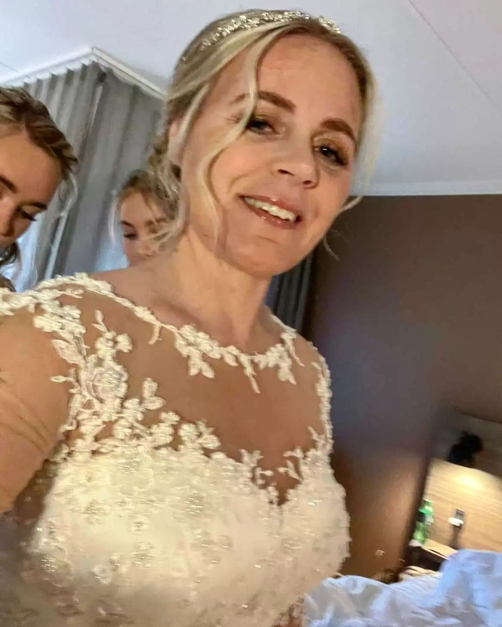 Elegante vestido de novia largo de tul con escote en A y escote en forma de corazón