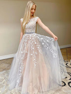 Robes de bal formelles élégantes longues en tulle avec dentelle, col rond et dos nu, coupe en A
