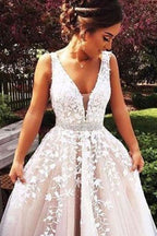 Elegantes langes A-Linien-Brautkleid mit V-Ausschnitt und Spitzenapplikationen